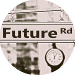 Straßenschild 'Future-Road' symbolisiert die Ausrichtung auf Erfolg durch Trainings und Programme, betont die Startbereitschaft für die Zukunftsexzellenz.